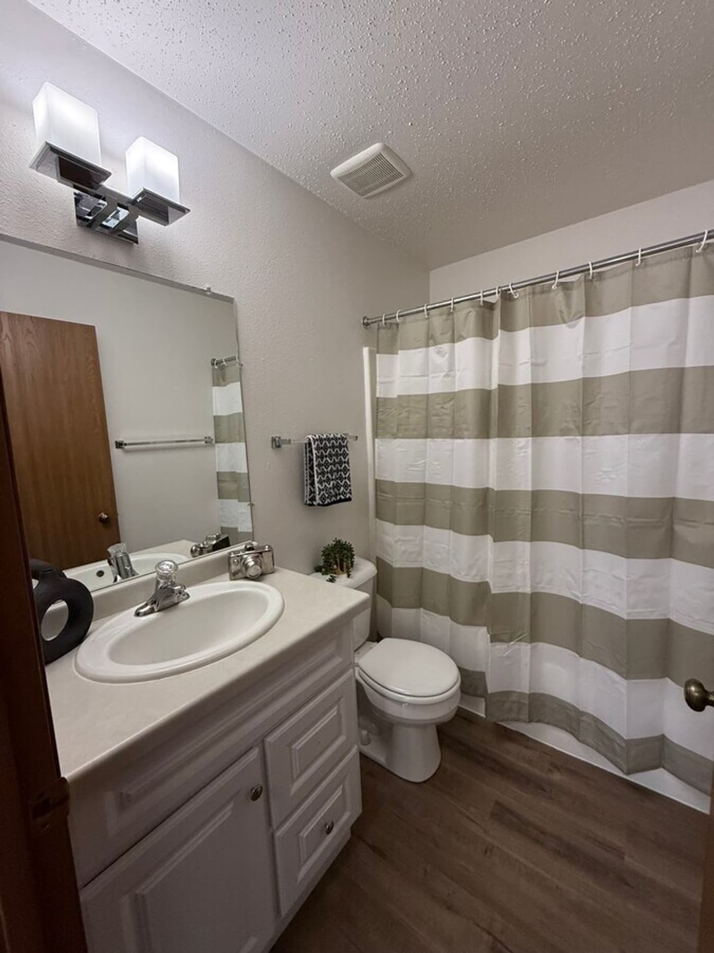 Newbury Place Apartments - Apartment - 54