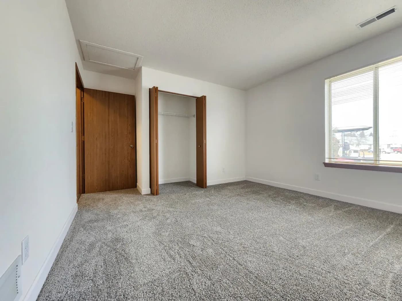 Newbury Place Apartments - Apartment - 37
