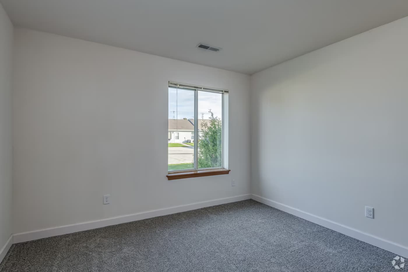 Newbury Place Apartments - Apartment - 43