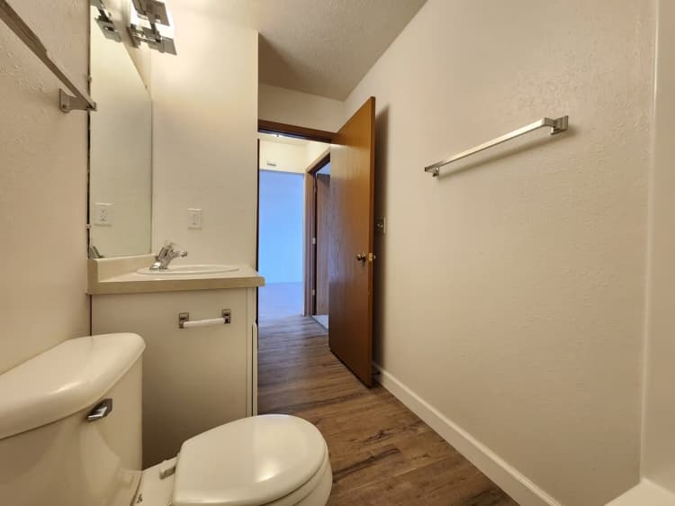 Milwaukee County apartments for rent - image - original.jpg_16.avif
