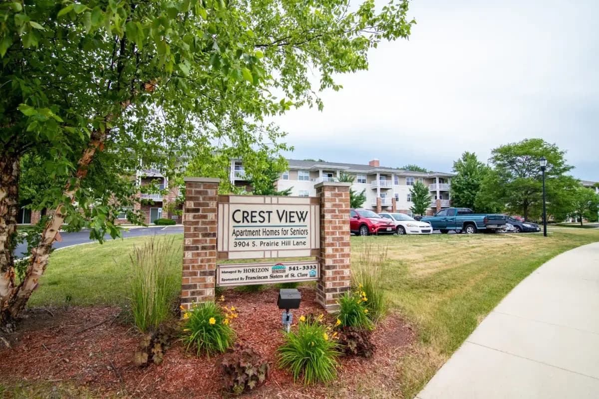 Milwaukee County apartments for rent - Property image - Crestview Of Woodland Ridge - 3