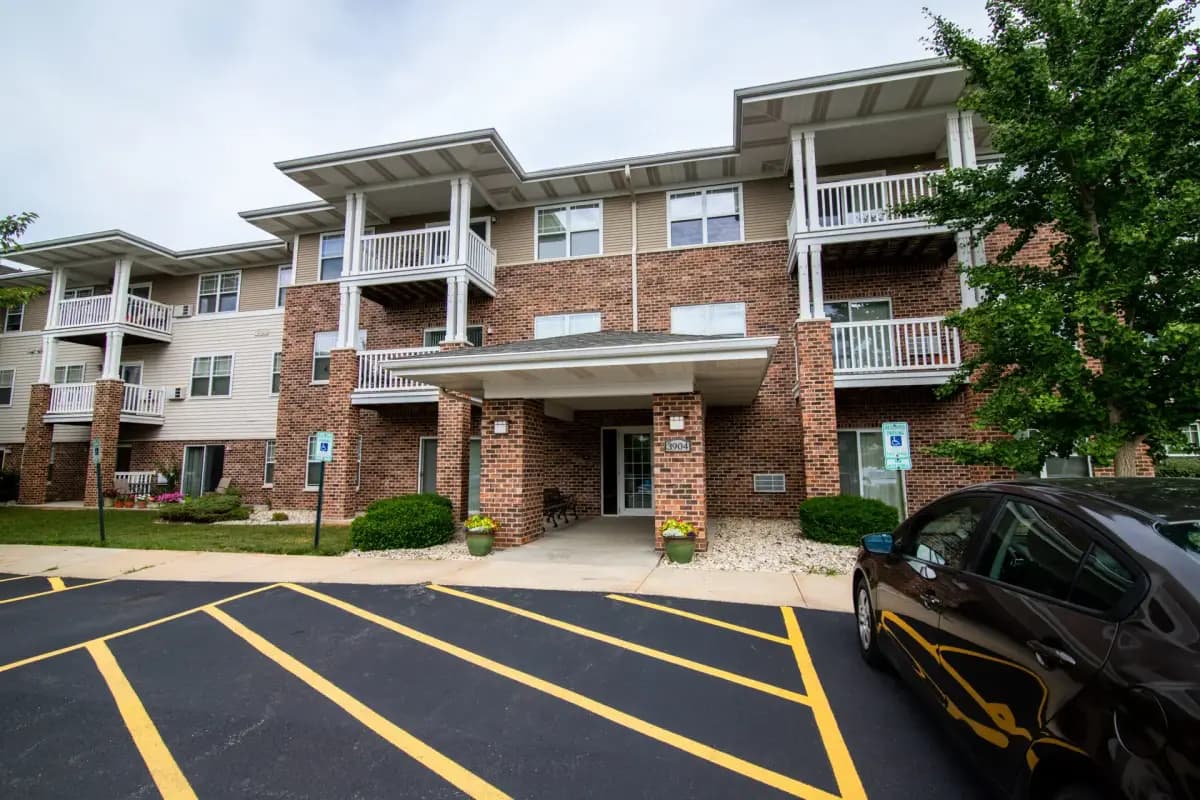 Milwaukee County apartments for rent - Property image - Crestview Of Woodland Ridge - 1