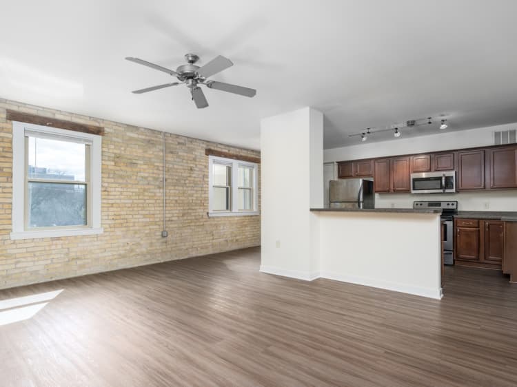 Milwaukee County apartments for rent - image - 2 Bed + Den / 1 Bath - 1,500 SF - Living & Kitchen