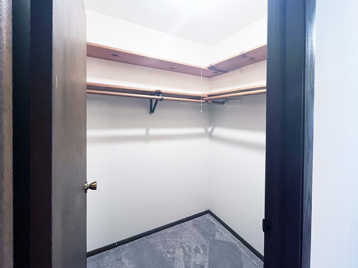 3245 N Oakland - Apartment - 39