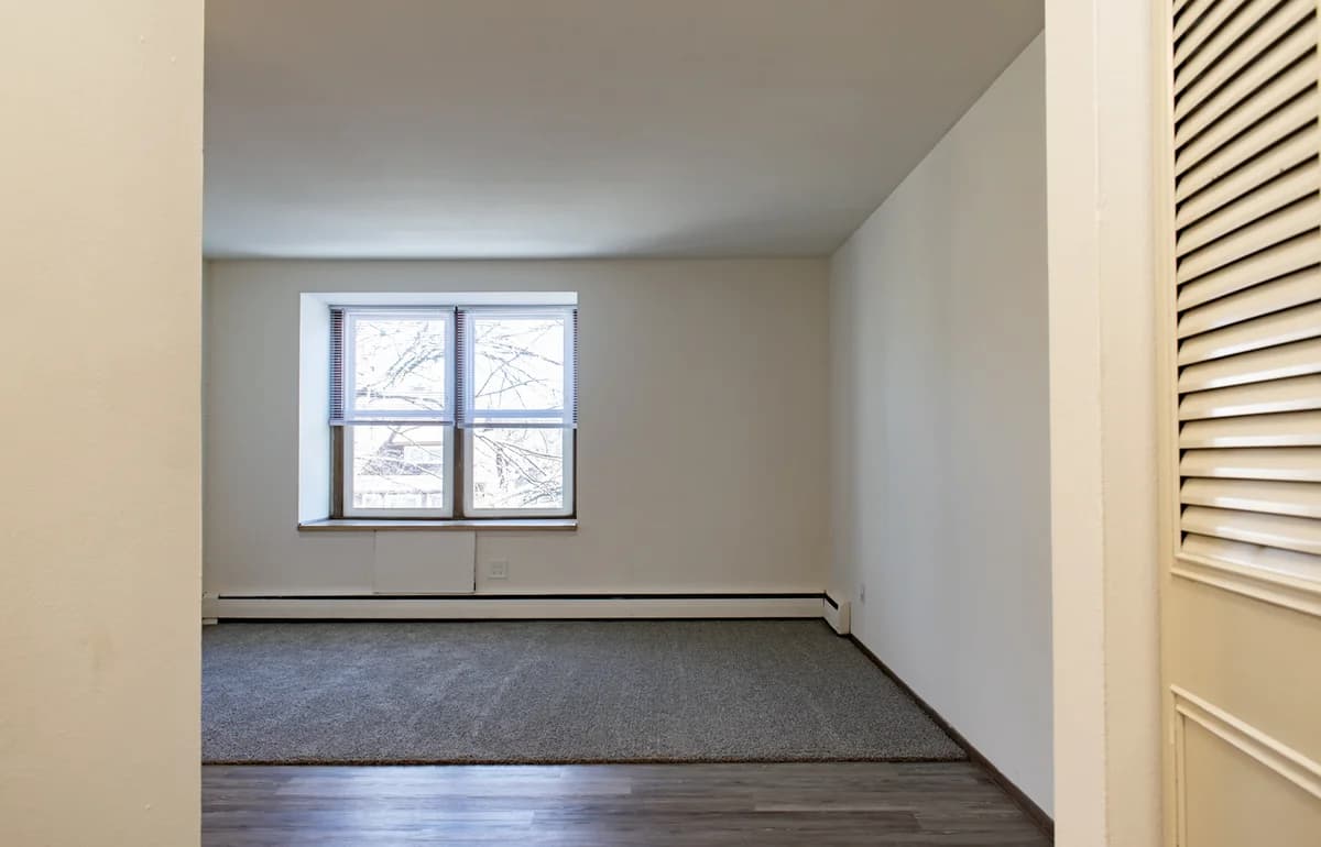 3245 N Oakland - Apartment - 69