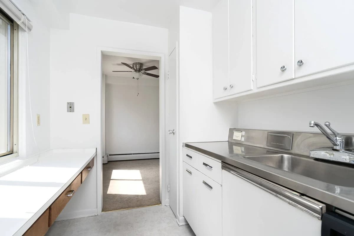 Milwaukee County apartments for rent - Property image - Coronet - 3