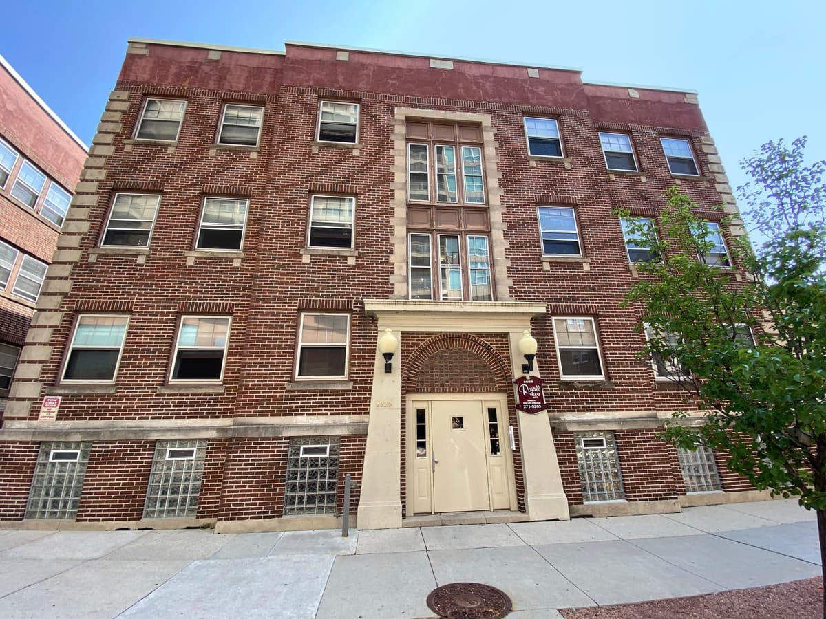 Milwaukee County apartments for rent - Property image - Royall Villas - 2