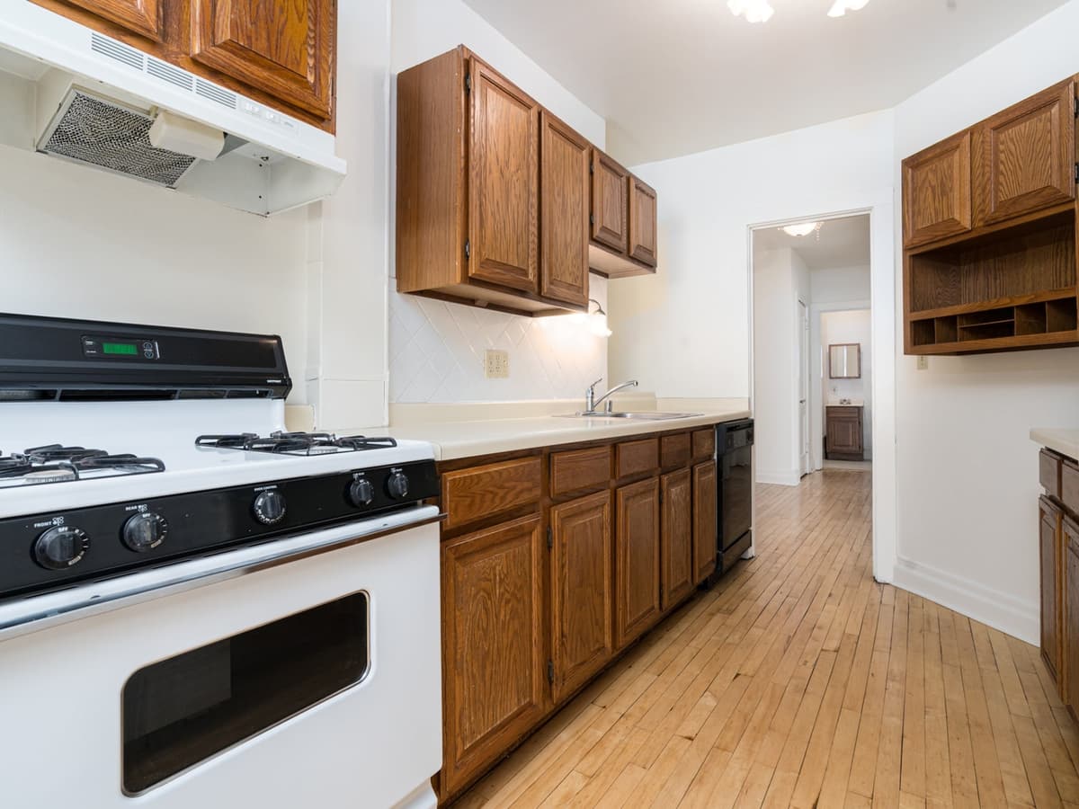 Milwaukee County apartments for rent - Property image - Royall Villas - 3