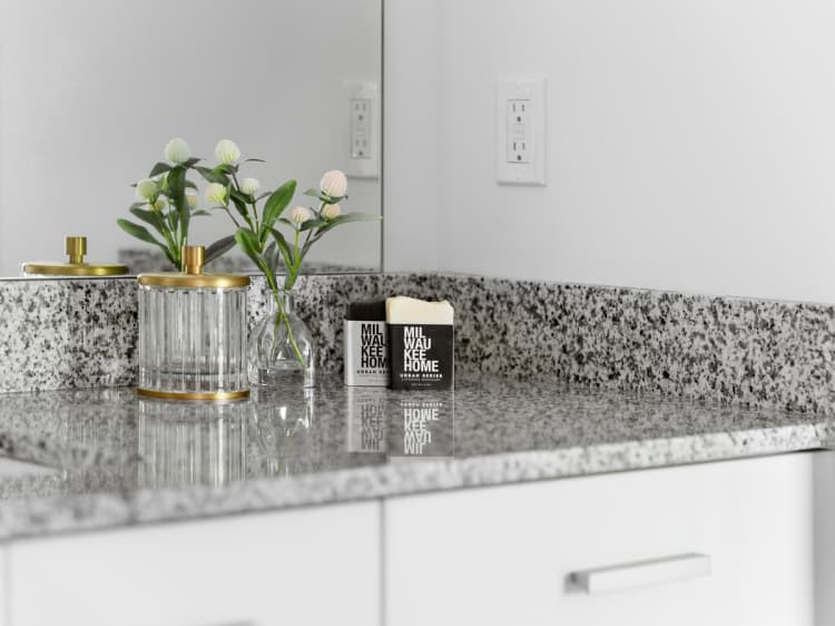 Milwaukee County apartments for rent - image - 2 Bed / 2 Bath - 1,037 SF - Bathroom