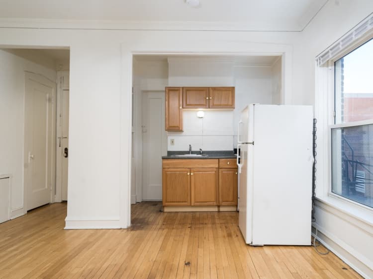 Milwaukee County apartments for rent - image - Ivanhoe Spacious Studio