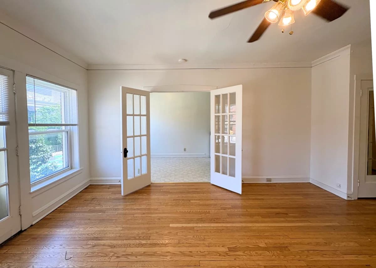 Milwaukee County apartments for rent - image - Ivanhoe - Bright Living Space