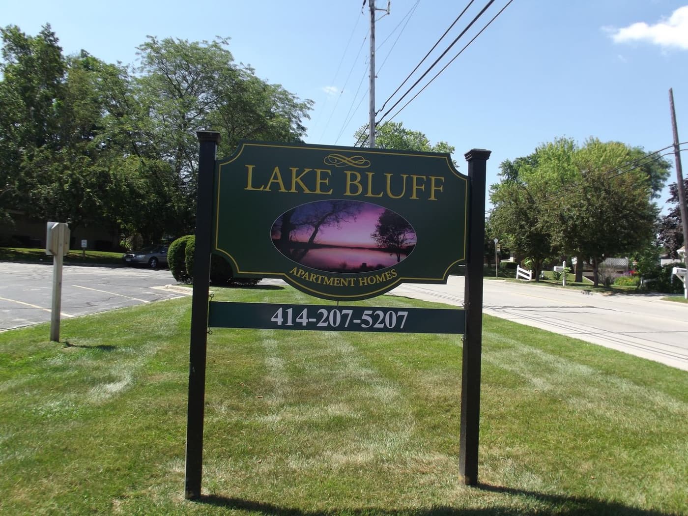Milwaukee County apartments for rent - Property image - Lake Bluff Apartment Homes - 3