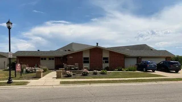 Milwaukee County apartments for rent - Property image - Oak Park Apartment Homes - 1