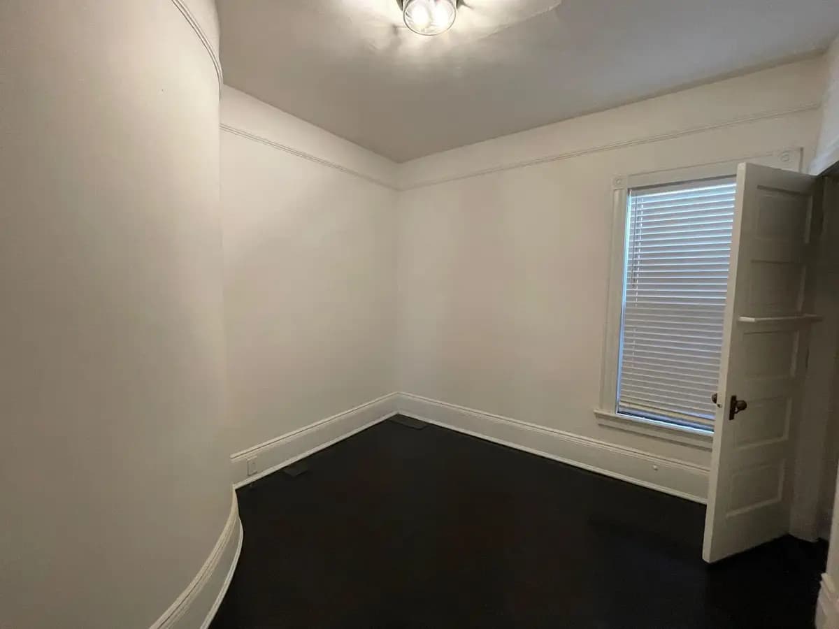 2536 N Oakland Ave - Apartment - 2