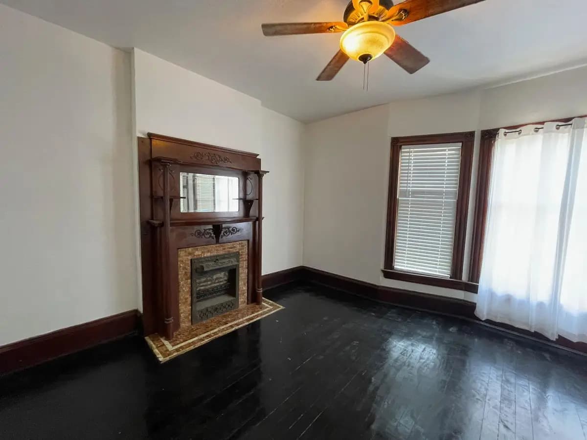 2536 N Oakland Ave - Apartment - 5