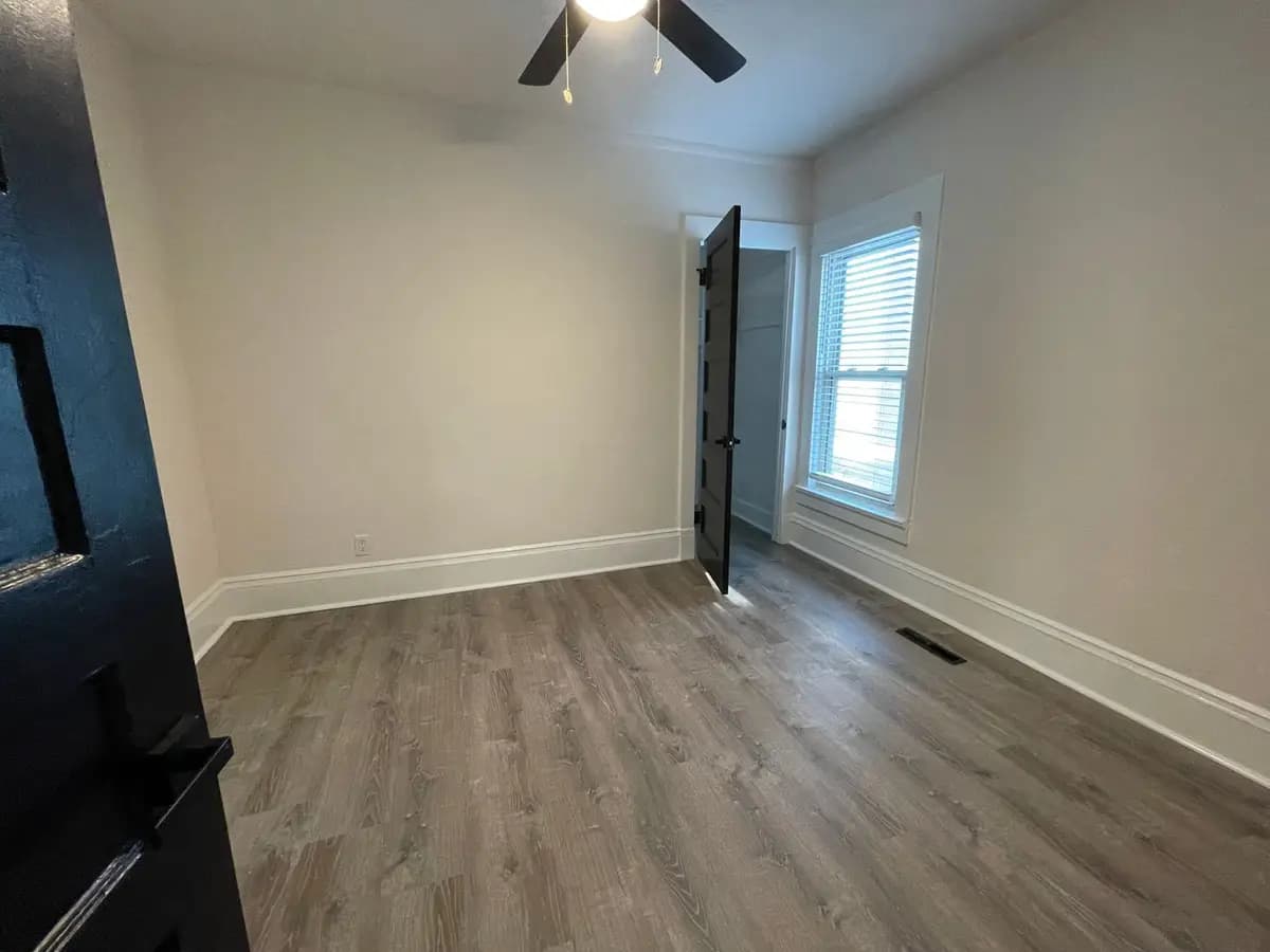 122-124 E Lloyd - Apartment - 3