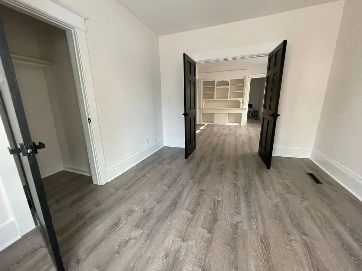 122-124 E Lloyd - Apartment - 4