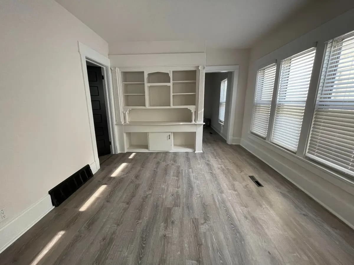 122-124 E Lloyd - Apartment - 6