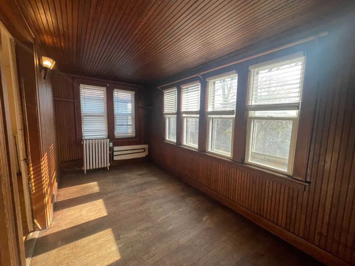 2629 N Maryland Ave - Apartment - 3