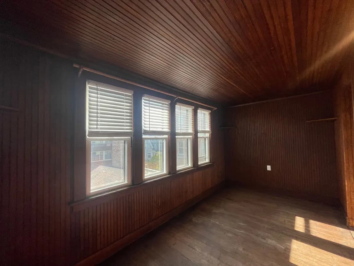 2629 N Maryland Ave - Apartment - 5