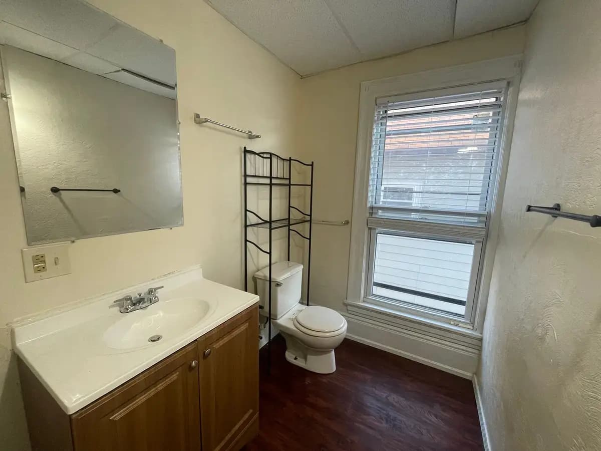 2629 N Maryland Ave - Apartment - 7