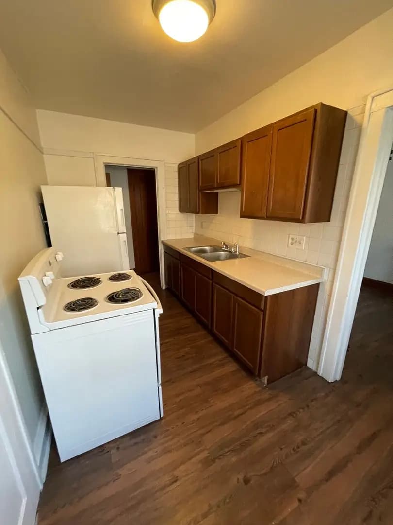 3072 N 49th St - Apartment - 8