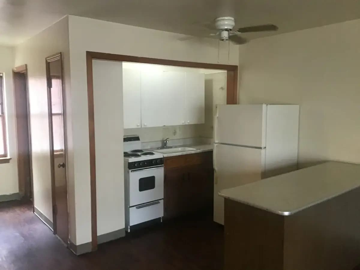 8432 W Lisbon Ave - Apartment - 4