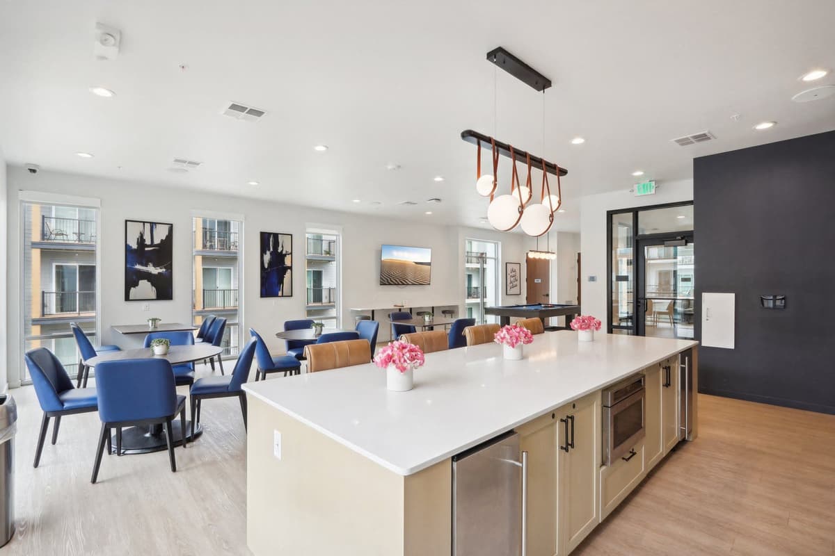 2929 on Mayfair - Apartment - 35