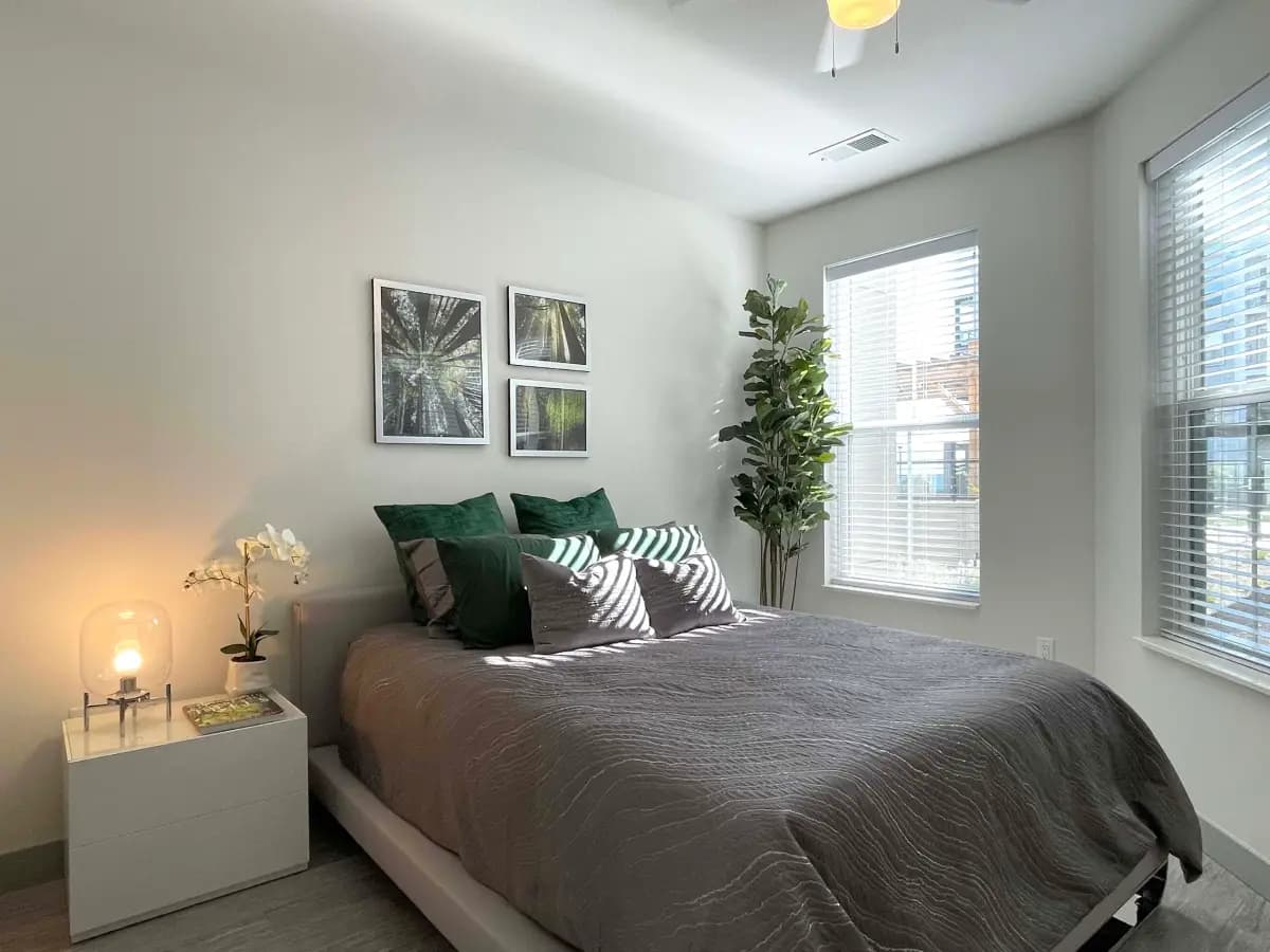 4200 On The Lake - Apartment - 70