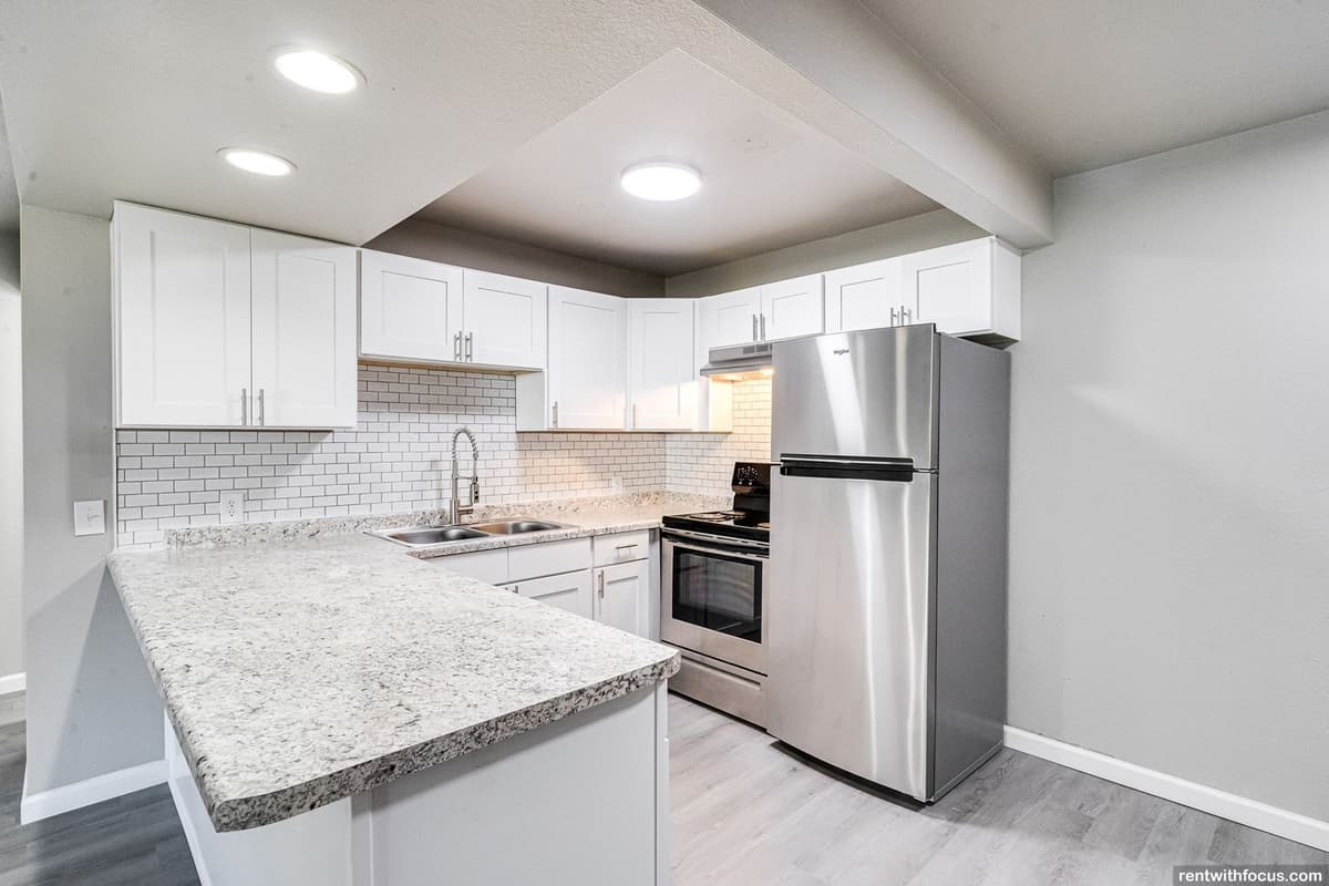 The Reserve on Southtowne I - Apartment - 16