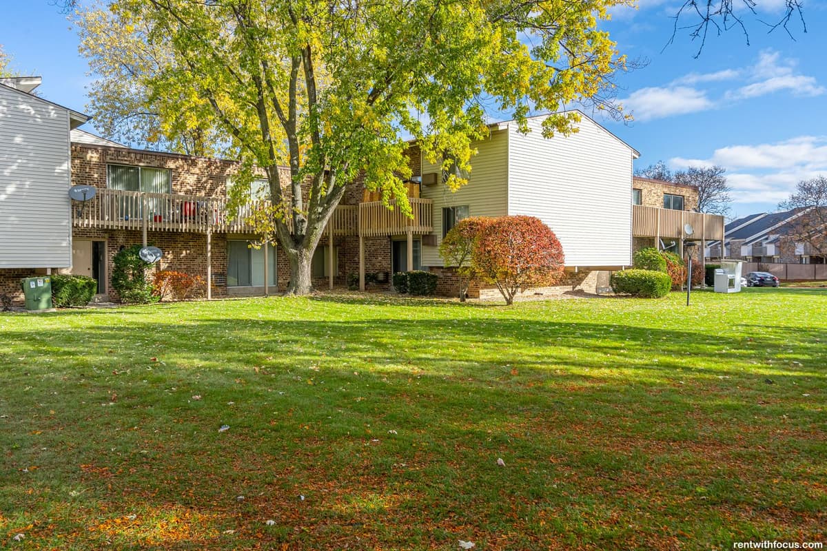 Milwaukee County apartments for rent - Property image - Apple Ridge Apartments - 3