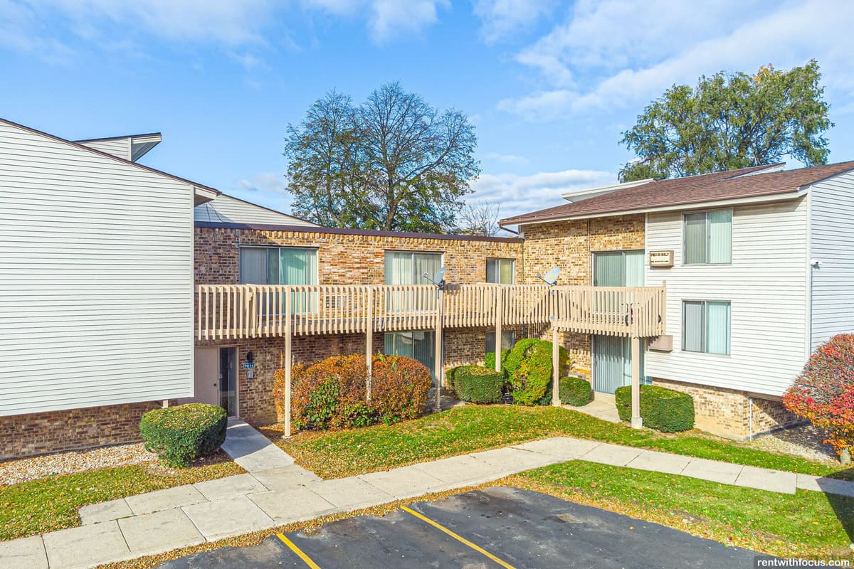 Milwaukee County apartments for rent - Property image - Apple Ridge Apartments - 2