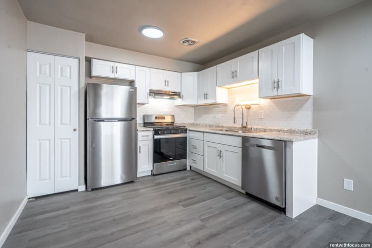 Milwaukee County apartments for rent - image - large (20).jpg
