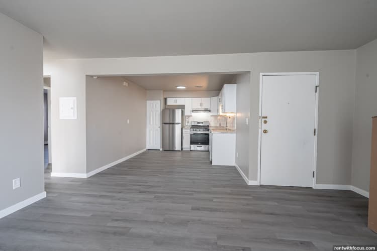 Milwaukee County apartments for rent - image - large (21).jpg