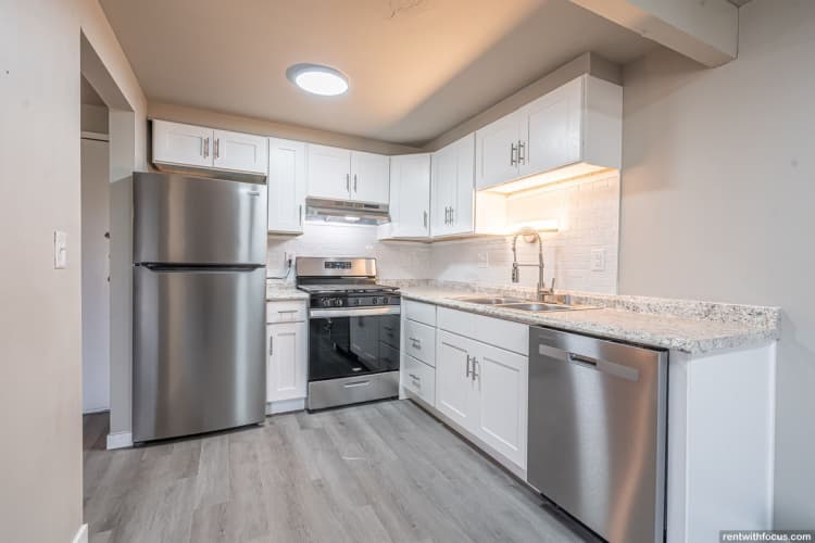 Milwaukee County apartments for rent - image - large (24).jpg