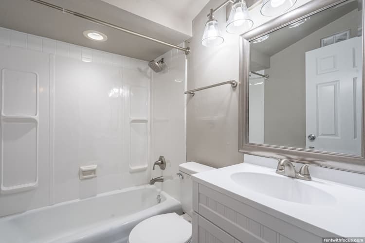 Milwaukee County apartments for rent - image - large (32).jpg