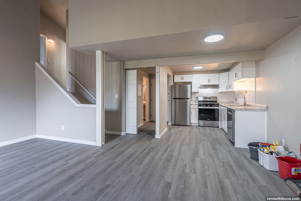 Milwaukee County apartments for rent - image - large (35).jpg