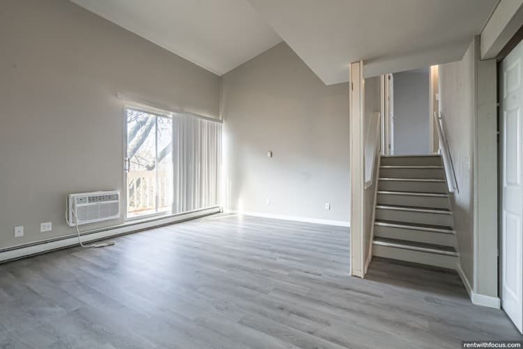 Milwaukee County apartments for rent - image - large (36).jpg