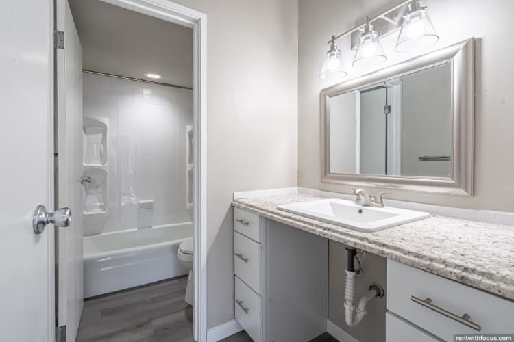 Milwaukee County apartments for rent - image - large (6).jpg