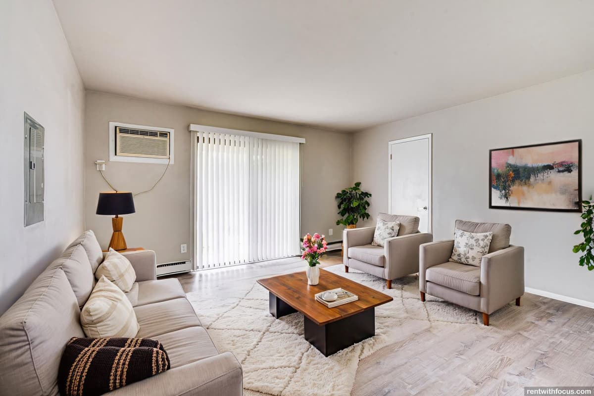 Milwaukee County apartments for rent - image - large (27).jpg