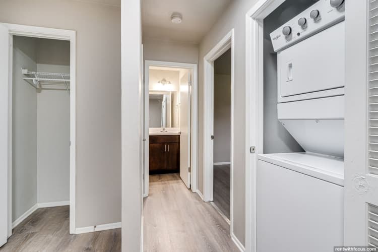 Milwaukee County apartments for rent - image - large (29).jpg