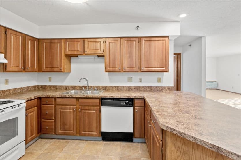 Wilshire Manor - Apartment - 6