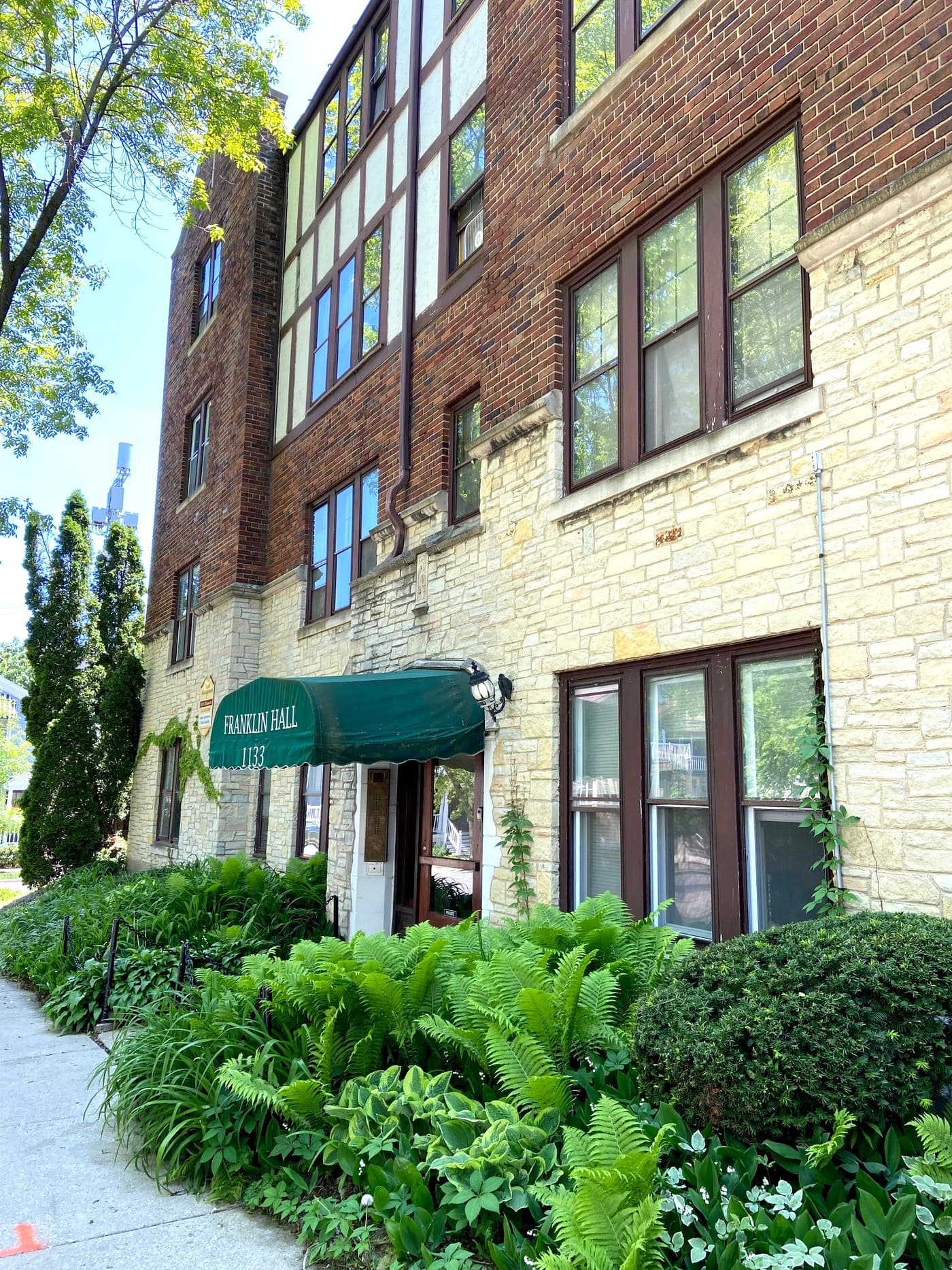 Milwaukee County apartments for rent - Property image - Franklin Hall - 2