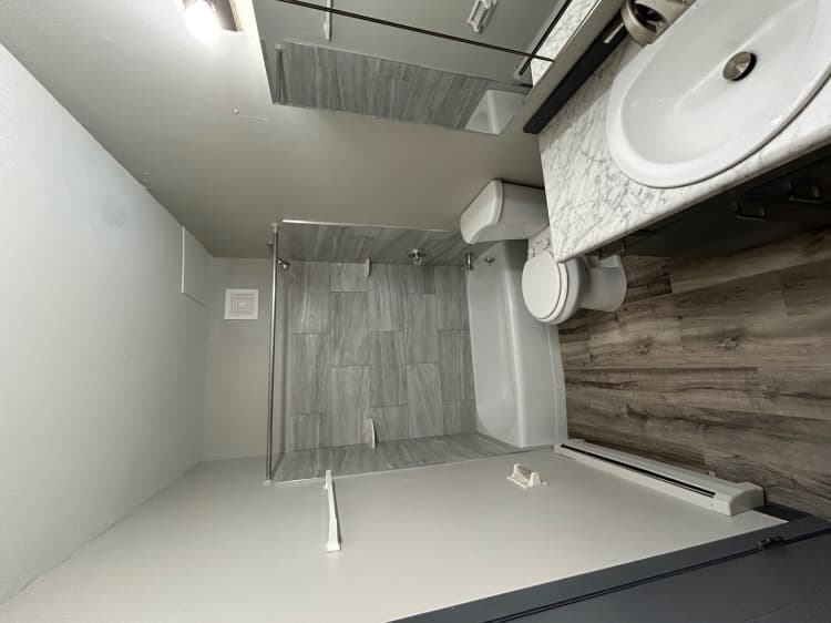 Milwaukee County apartments for rent - image - Bath_0.jpg