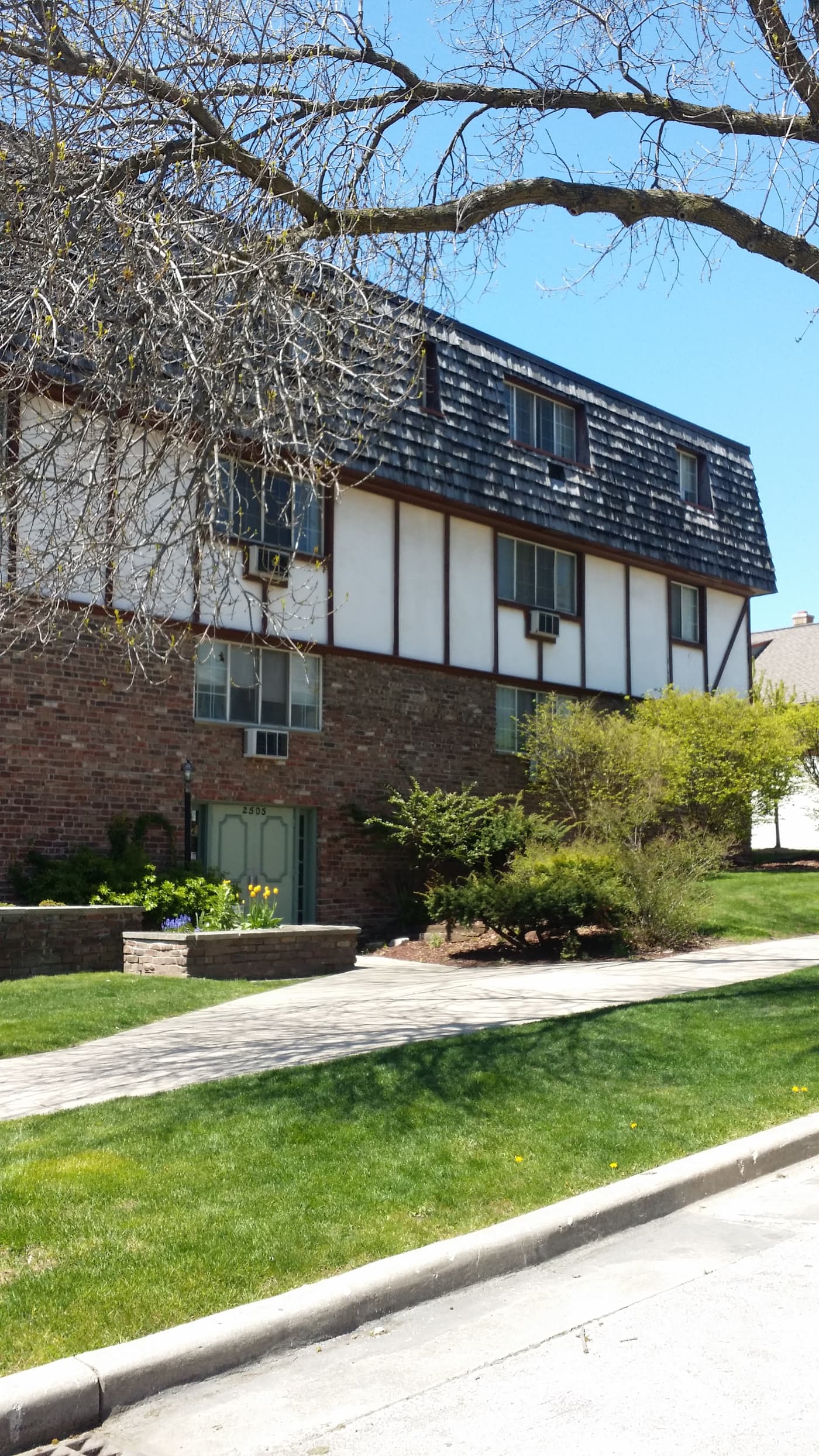 2505 N. Frederick Ave - Apartment - 4