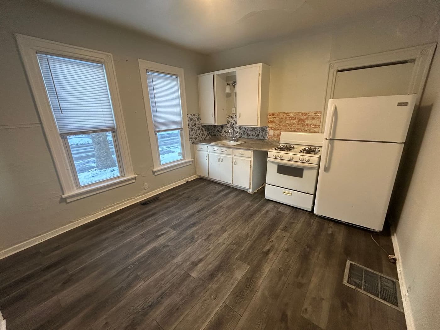 Milwaukee County apartments for rent - Property image - 937-939 W Maple - 3