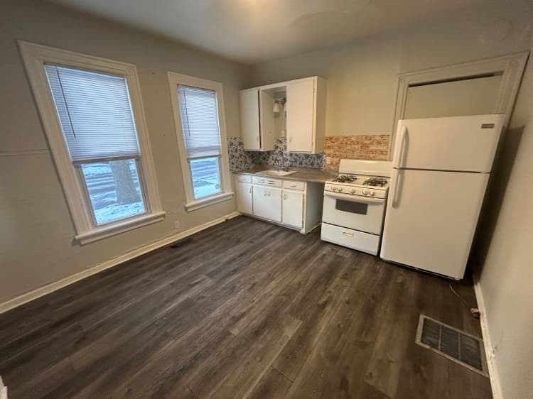 Milwaukee County apartments for rent - image - large (2).jpeg