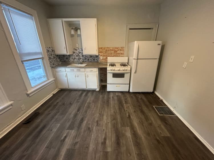 Milwaukee County apartments for rent - image - large (3).jpeg