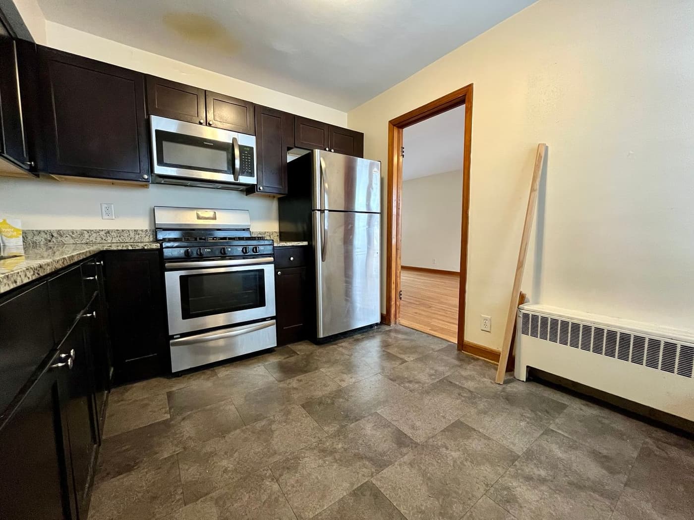 7254 W. Center St. - Apartment - 5