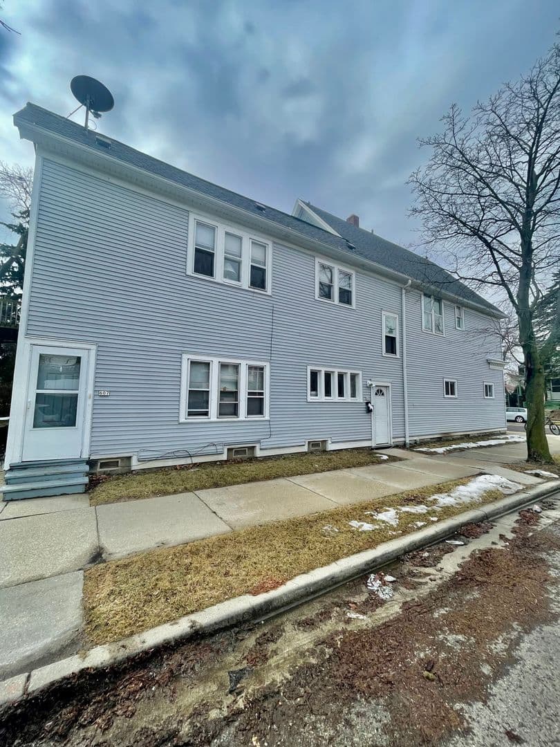 Milwaukee County apartments for rent - image - large (13).jpeg